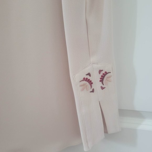 Vince Camuto Embroidered Blouse XXS NWT - Picture 5 of 7